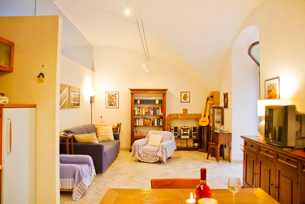 Cosy medieval flat 20m from square