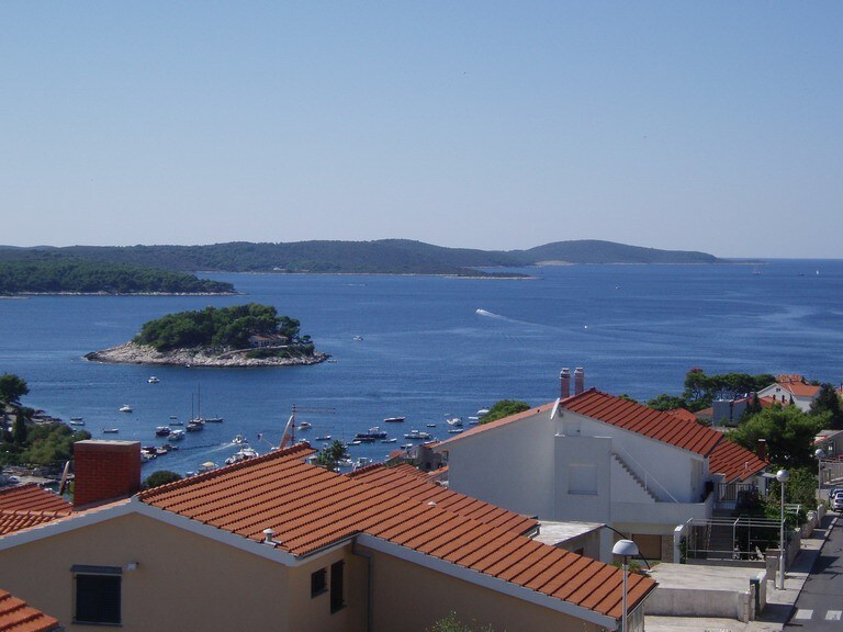 Sole Rooms I - town Hvar