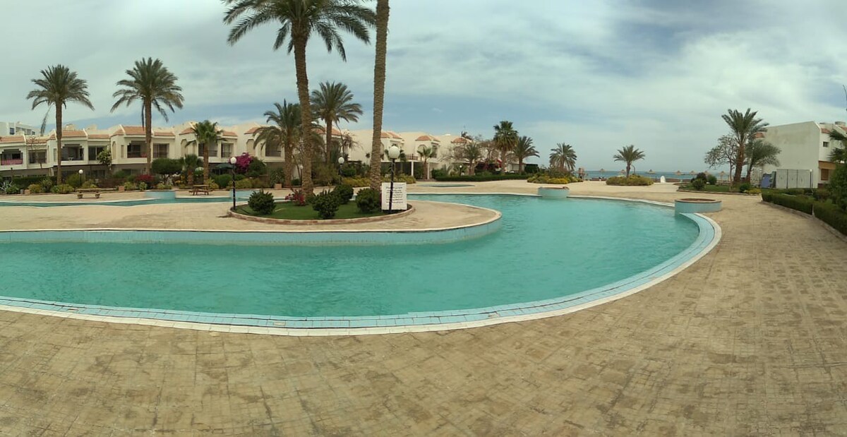 HRV102位于Mamsha Hurghada的漂亮3居室海景别墅