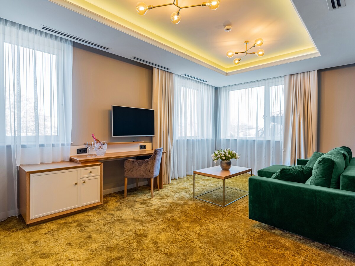 Deluxe Suite w/ Balcony @ Pergola Boutique Hotel