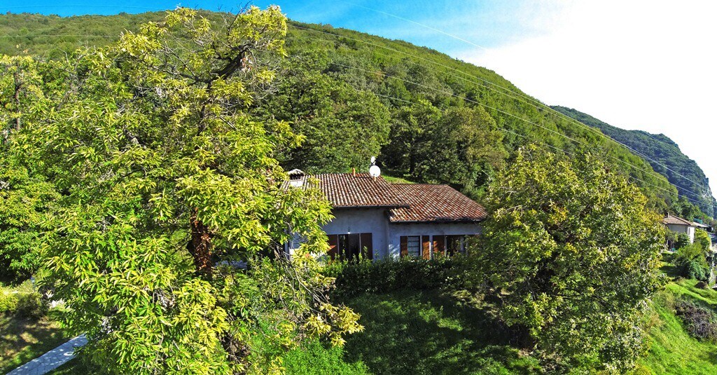 Villa singola con splendida vista lago