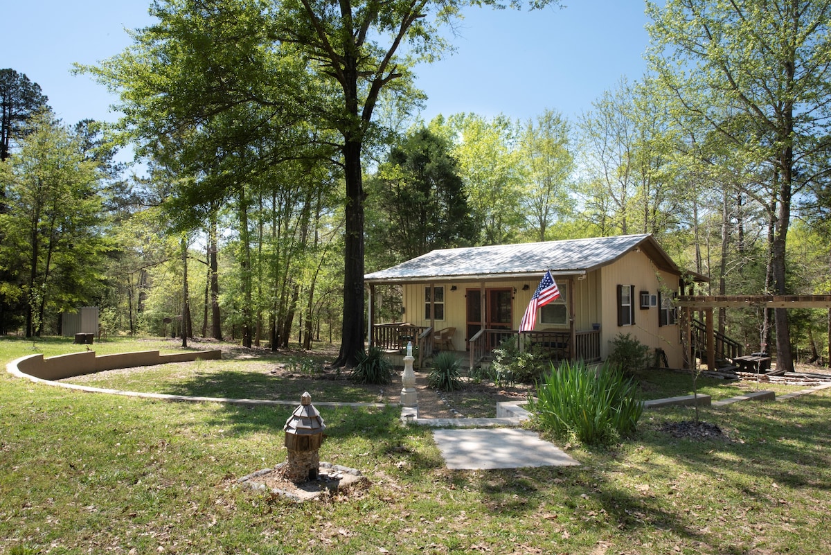 带自然步道和火坑的Coyote Creek Cottage