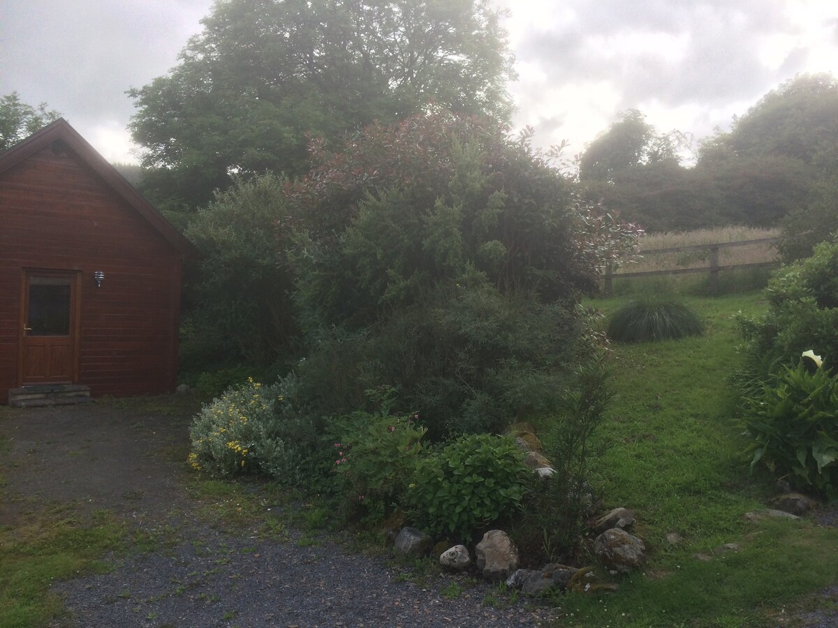 Detached, modern studio outhouse