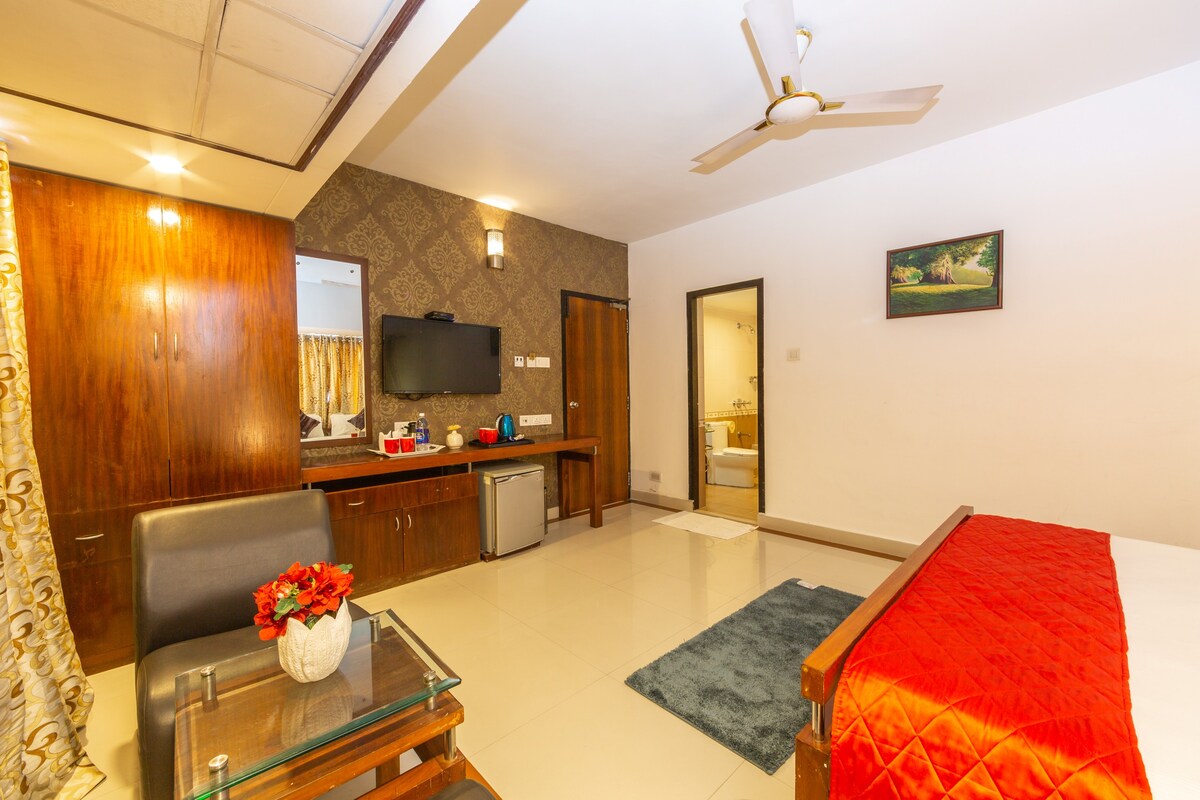 Deluxe Double room at M G Road Cochin