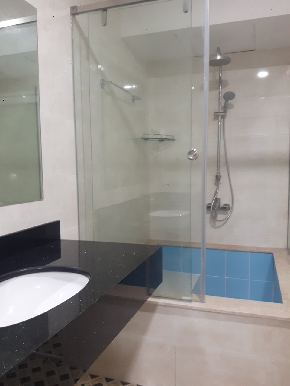 3BR,2WC,131m2,balcony,Free Pool/Gym near Ben Thanh