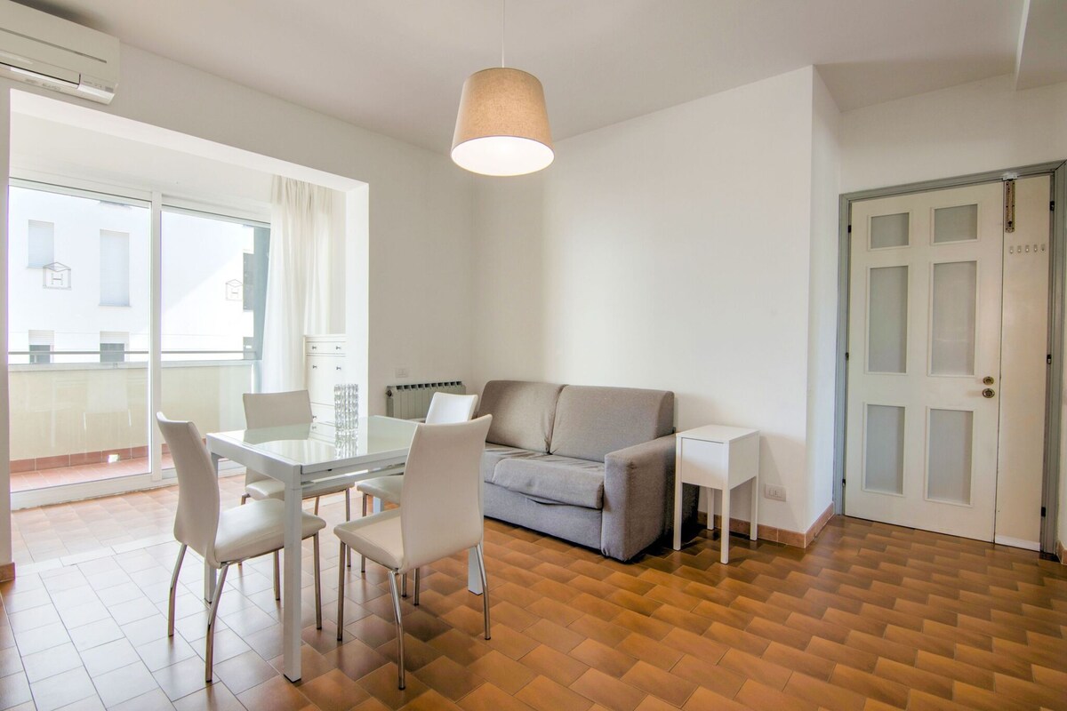 Riccione北部地区的翻新公寓，距离海边100米。