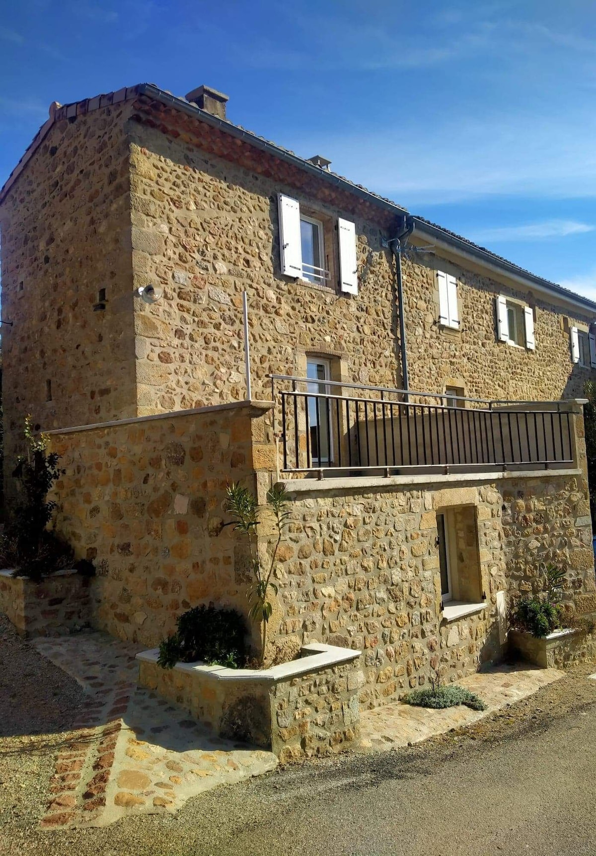 Gîte meublé 6/8 pers à Toulaud en Ardèche