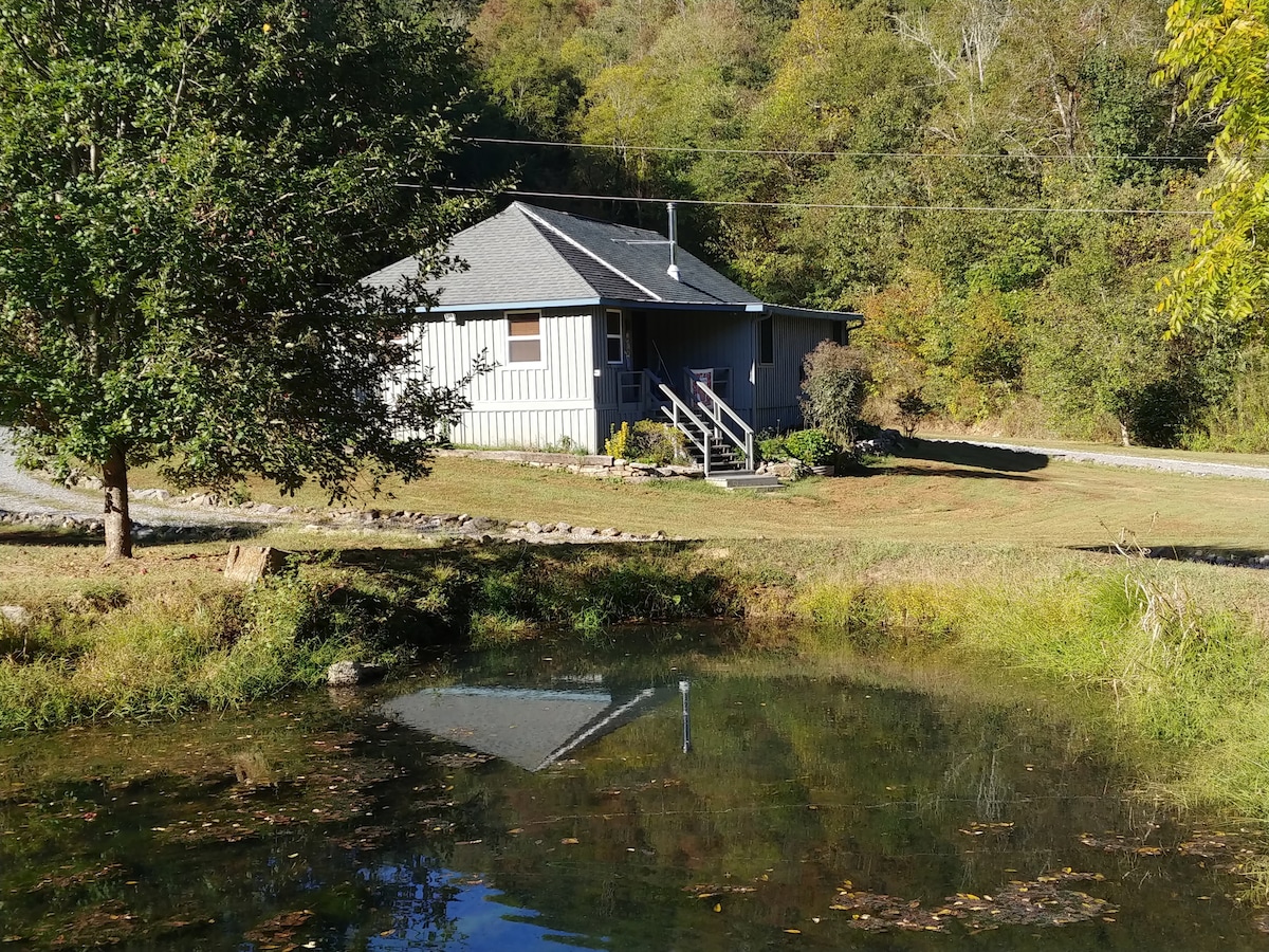 Cody Hollow Cozy Cottage in the Mountains。