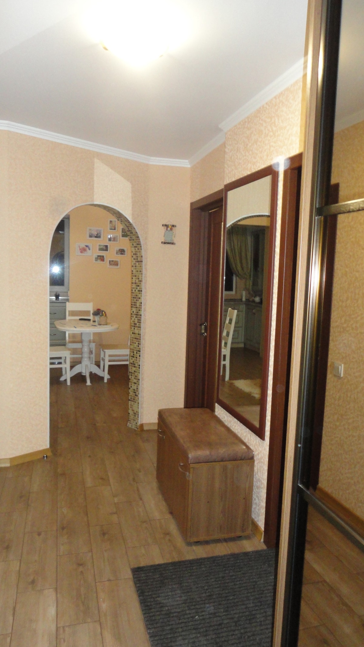 距离Akademgorodok地铁站15分钟即可抵达公寓中的客房