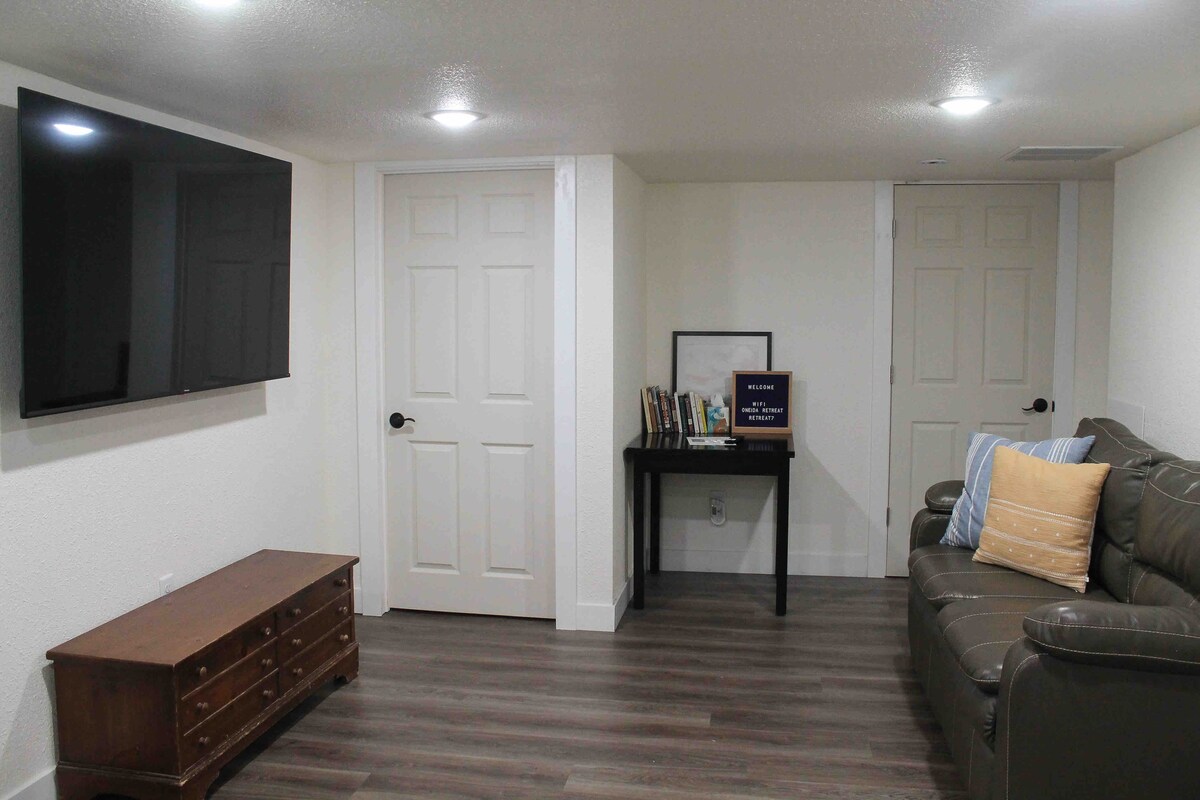新装修的舒适地下室公寓