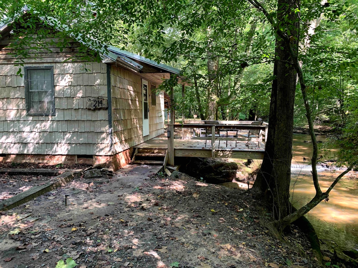 Private Cabin with deck over water