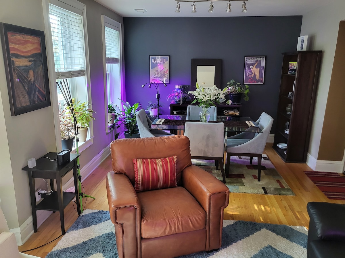 Easily accessible Uptown room