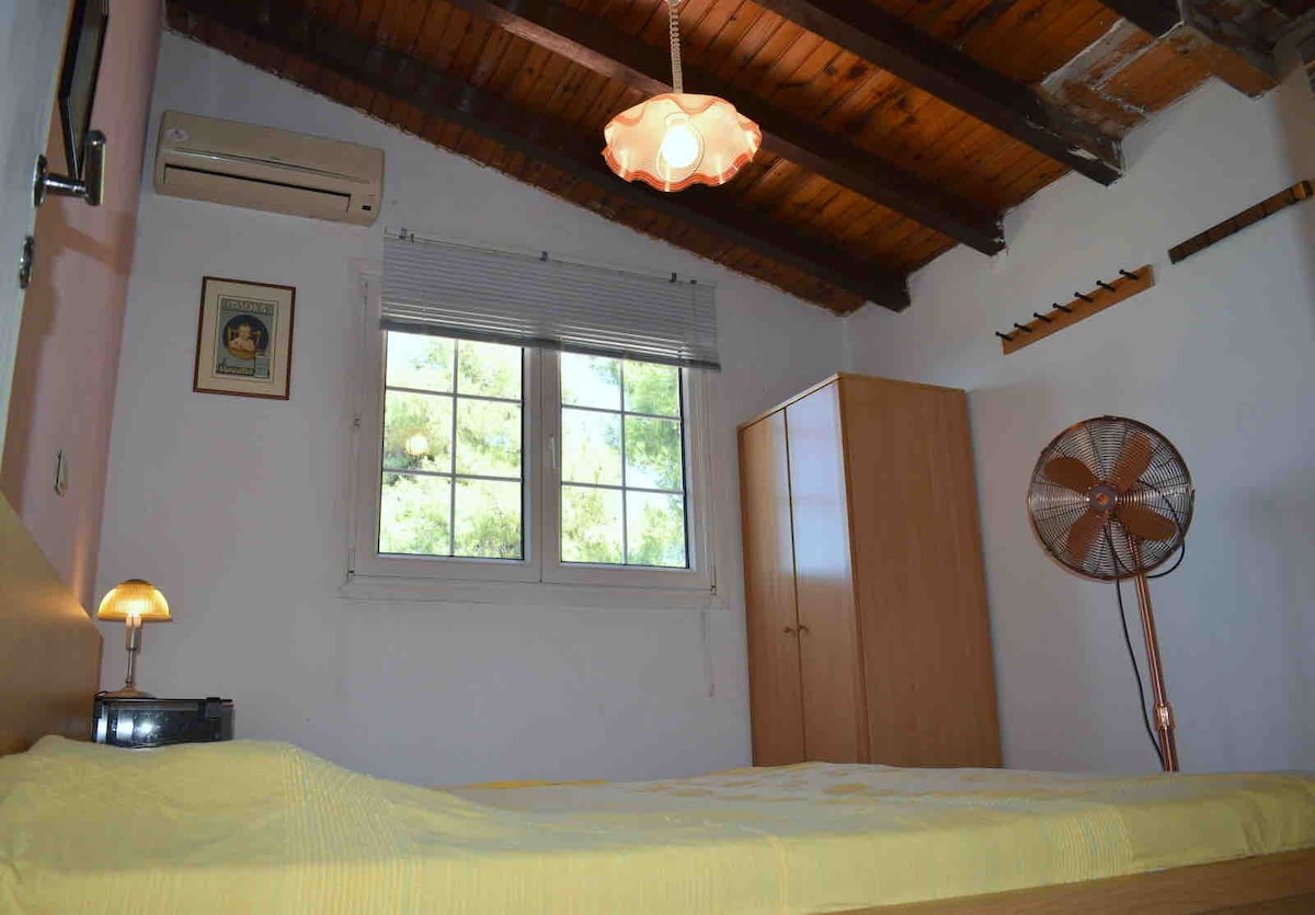 Peaceful apartment in Kalamos, 150 m. from seaside