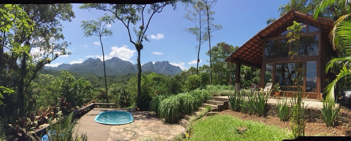 Lindo Chalé com piscina e vista pra Serra do Mar!