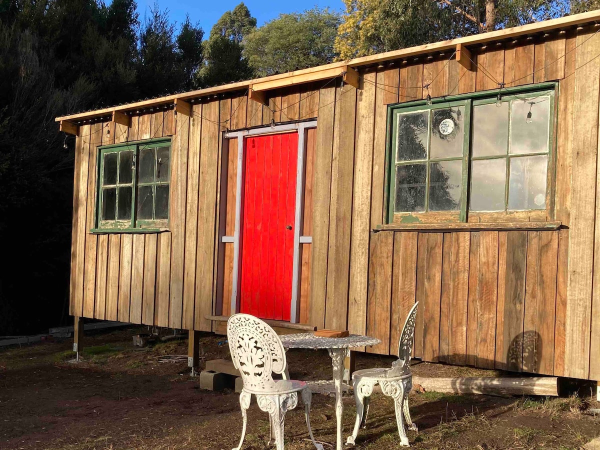 Hobart Hills  Off-Grid  Cabin