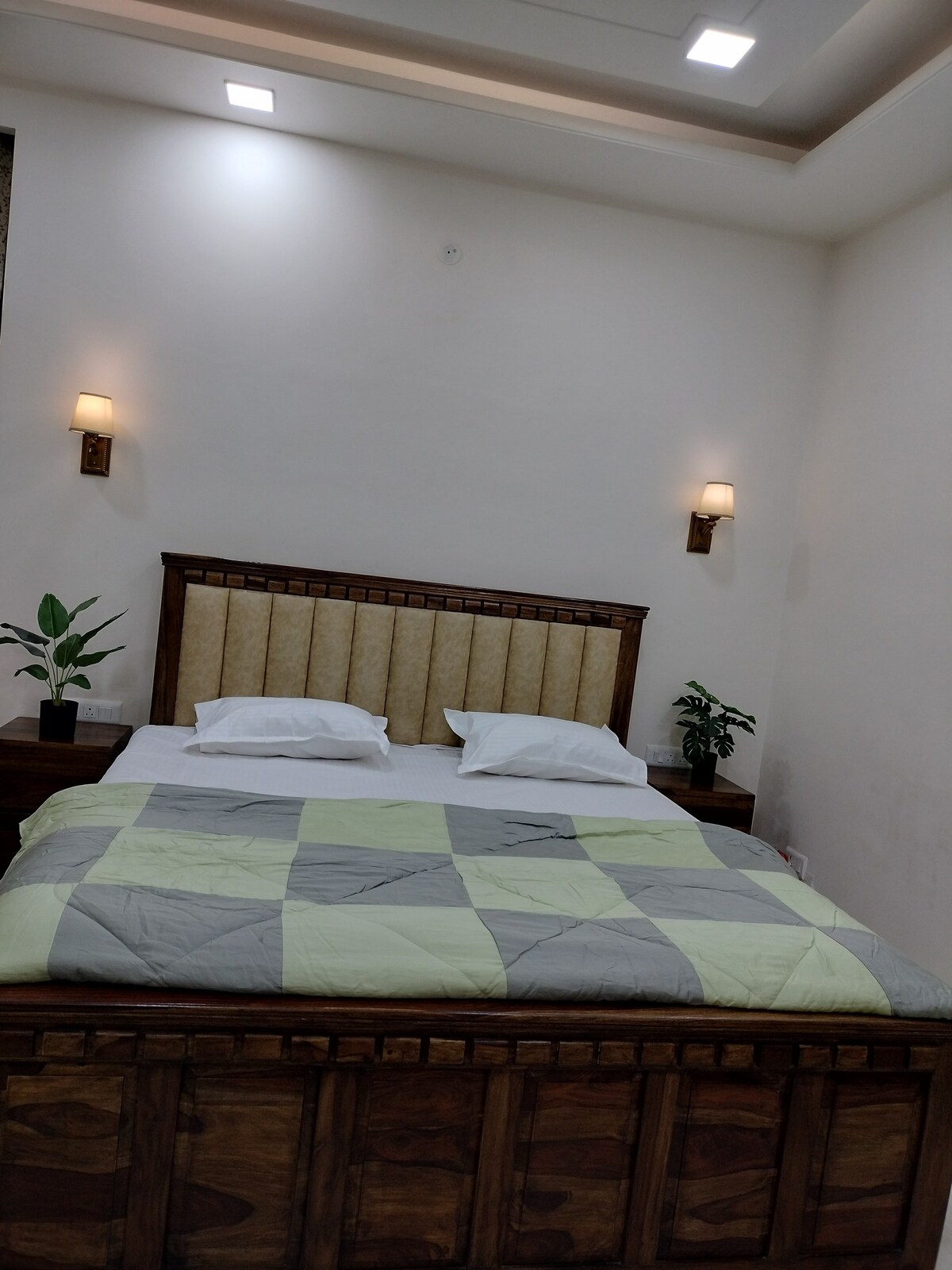 Ashish Homestay @15 mins distance from Expo Mart.