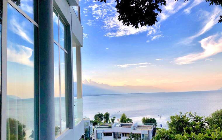 豪华海景别墅,无敌海景落地窗,躺在床上就可以看到洱海,入住两晚以上