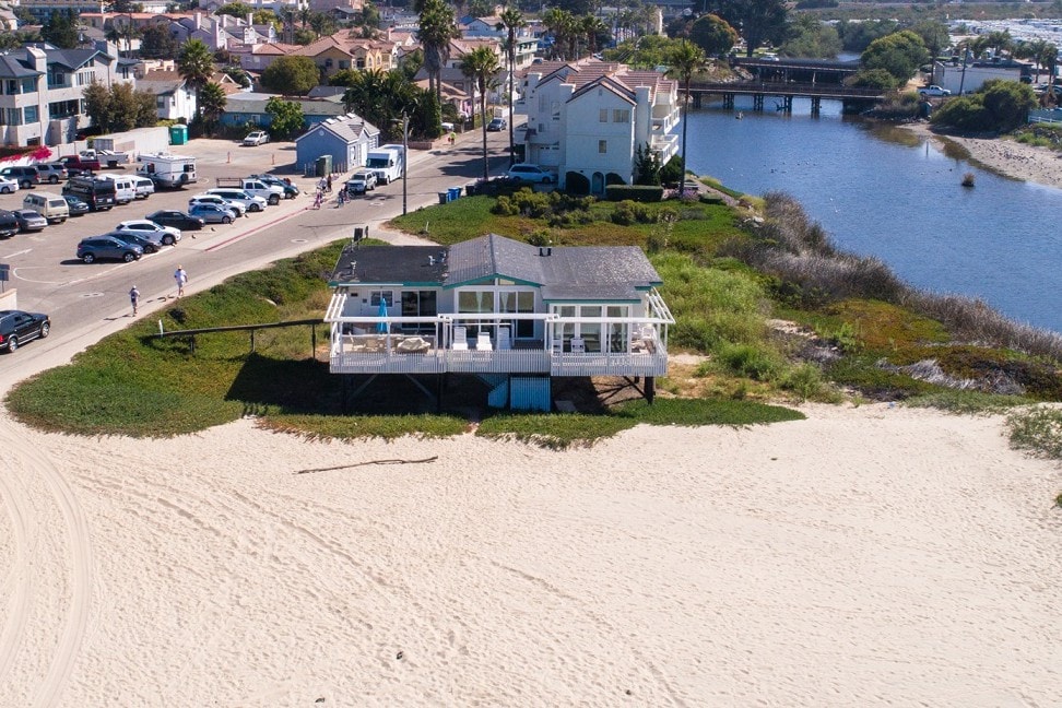 皮斯莫海滩（ Pismo Beach ）上的海滨别墅。