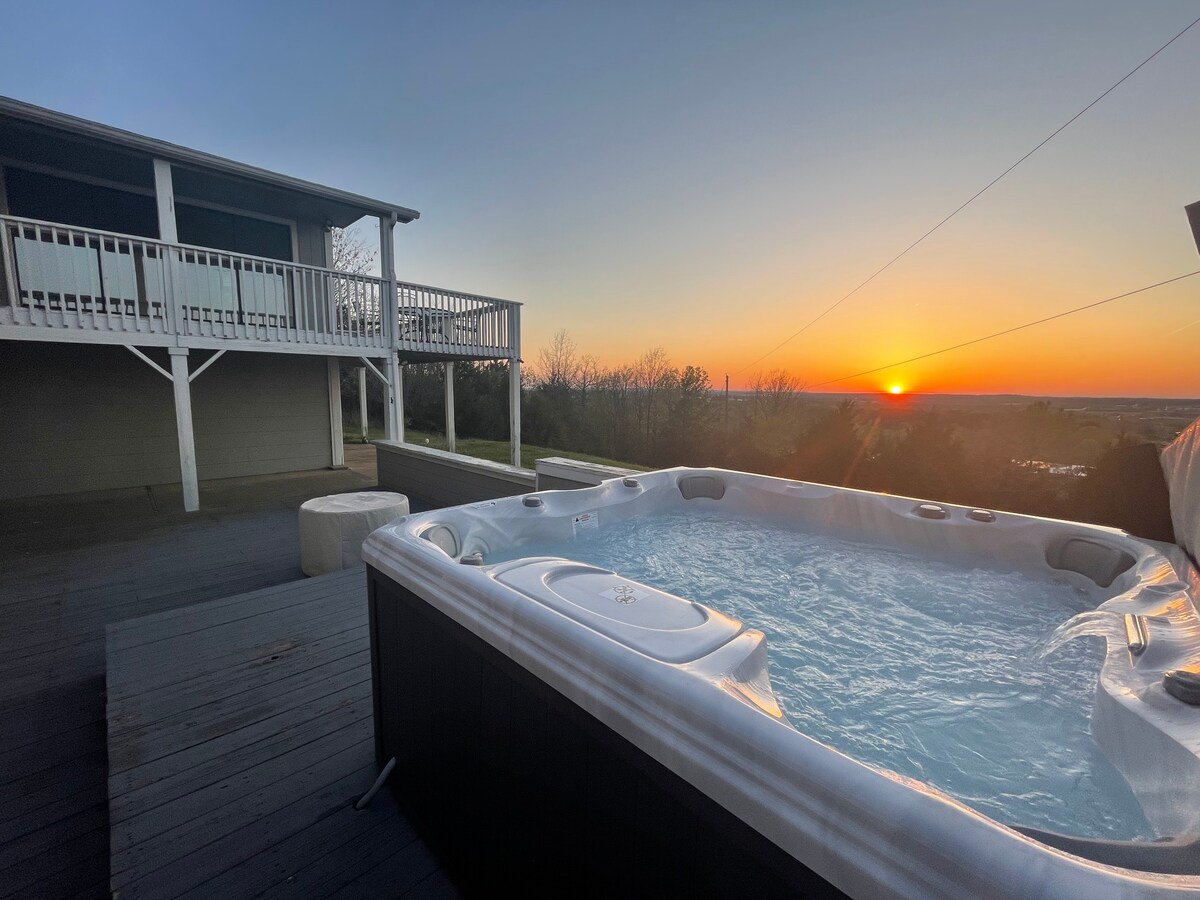Best view in Fayetteville - Hot tub (Sleeps 4)