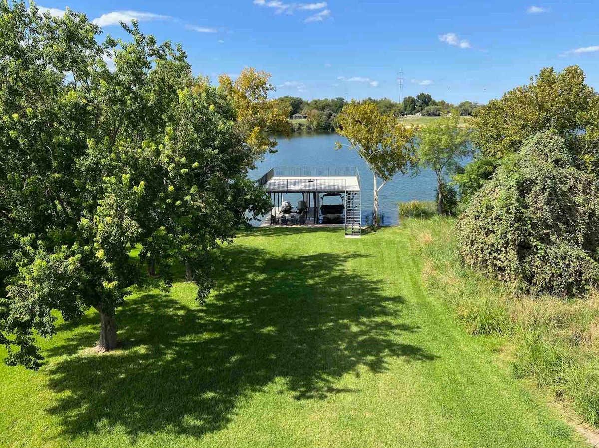 Scenic Modern Farmhouse on Lake Marble Falls