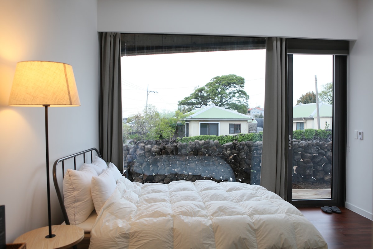 Arthouse Dudream “S1” - Jeju West Hyeopje, Aewol Travel Jeju传统石墙景观住宿