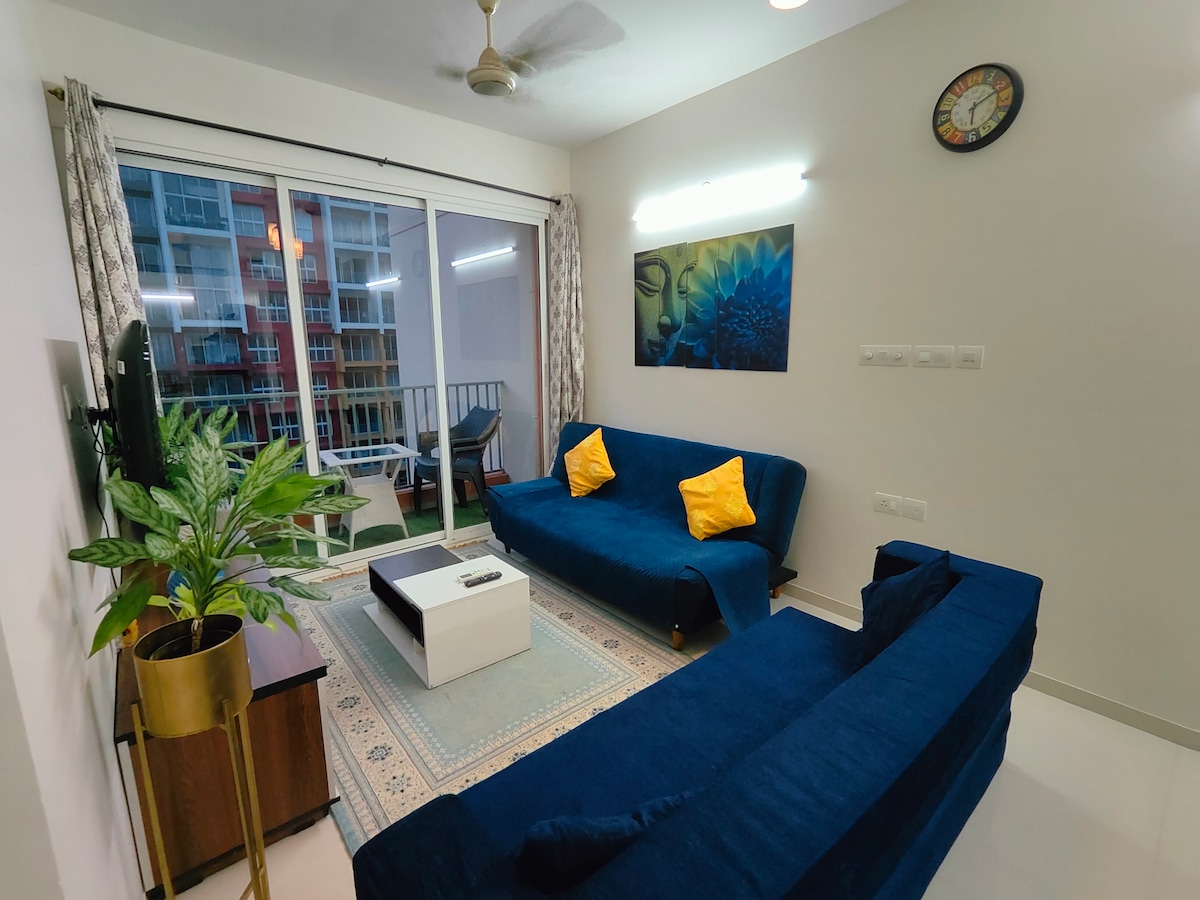 2BHK Pool view | 5mins from Airport |Zennova Stays