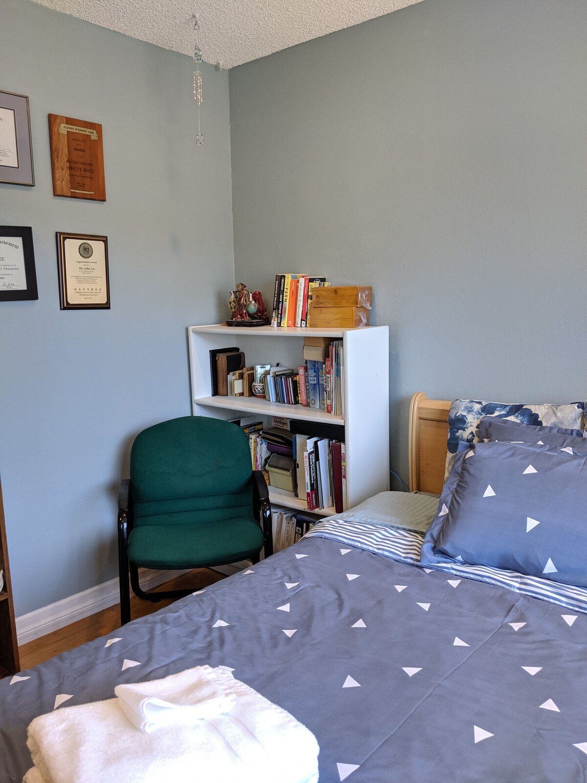 Mordern卧室，靠近Apple、Park。干净、卫生、欢迎长租