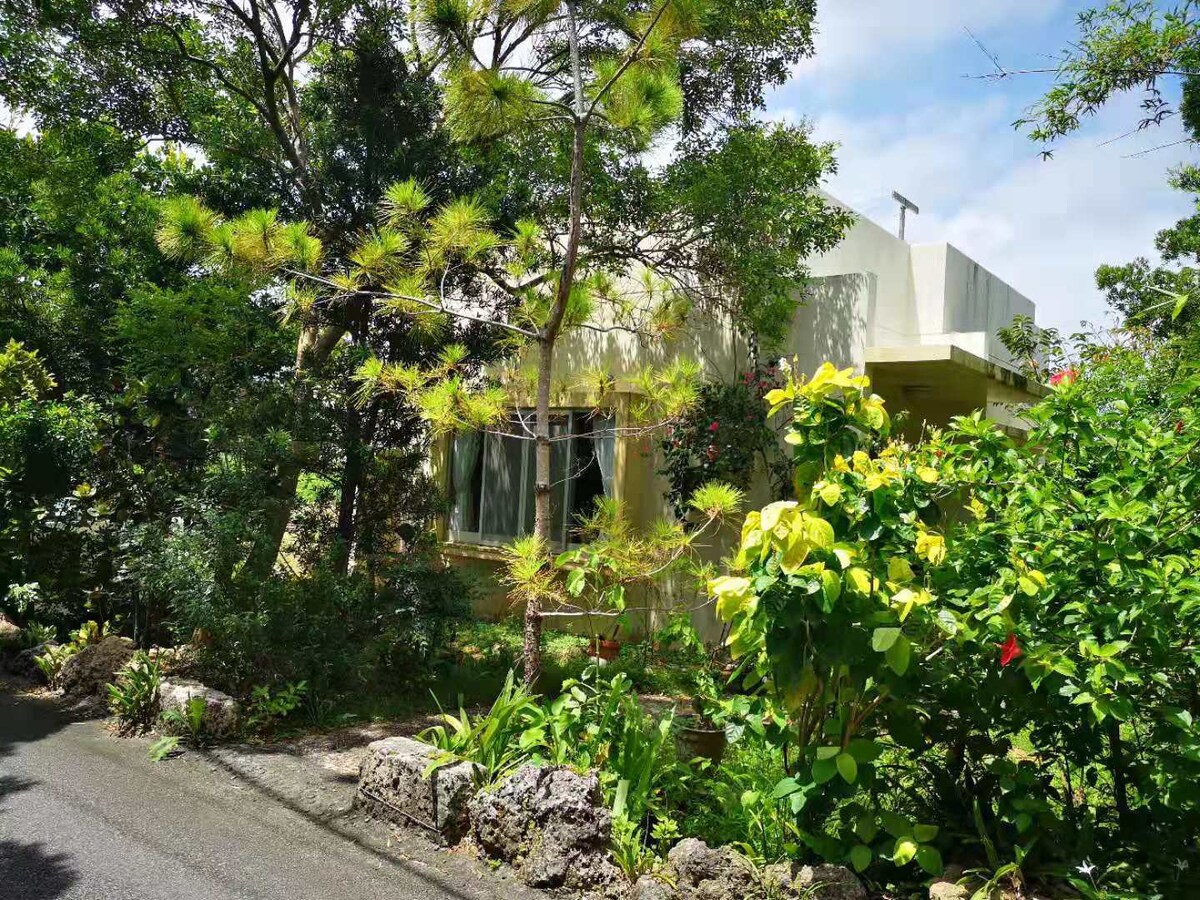 ラ・ボーナ -市中心部近くの隠れ家、自然を感じる宮古島の普通のおばぁのウチ-
