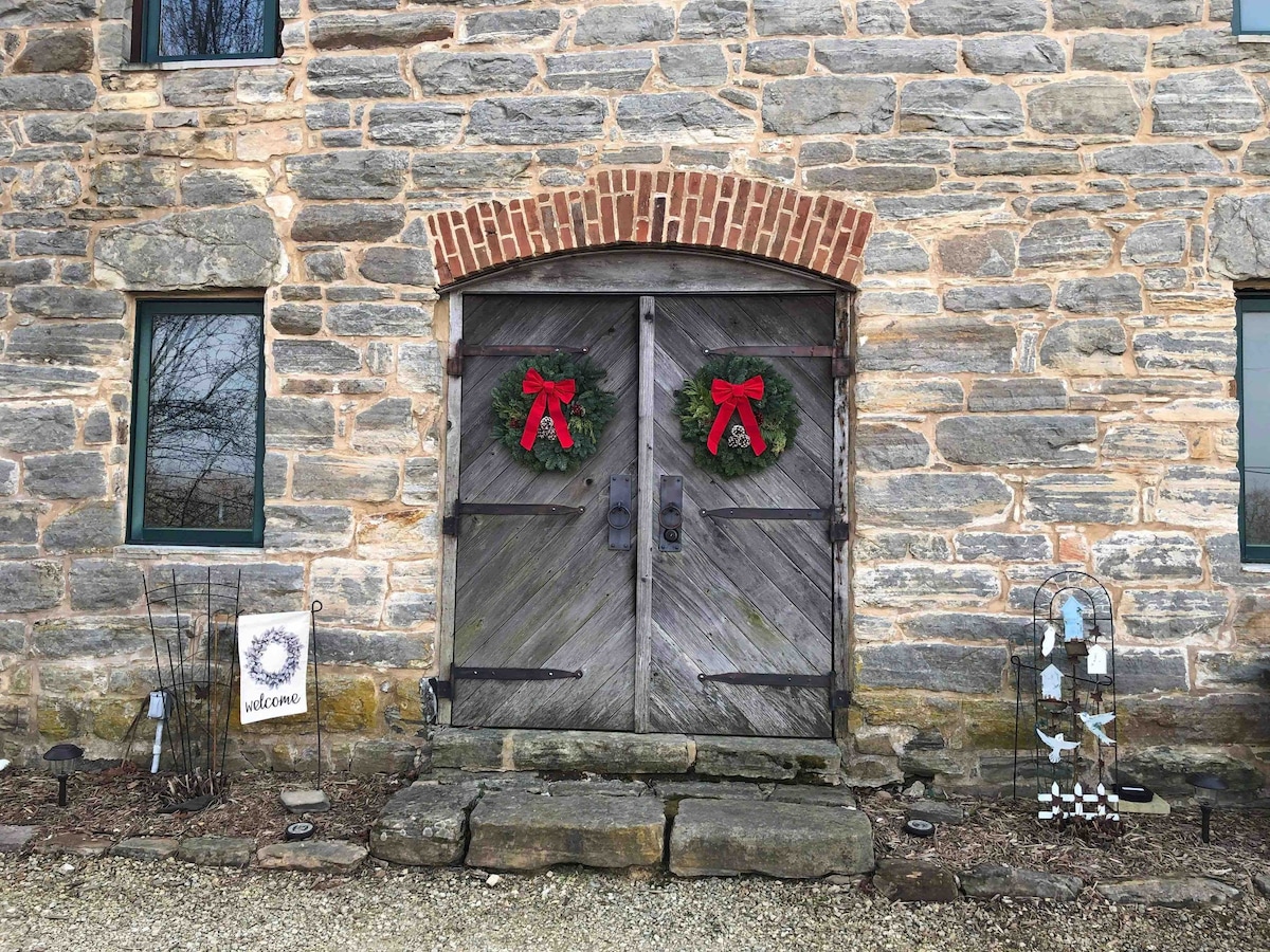 The Barn at Schon Stein Farm & Vineyard