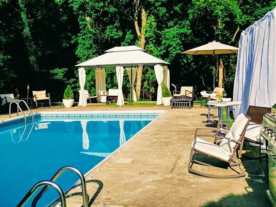 带泳池和许多便利设施的休闲豪华房源