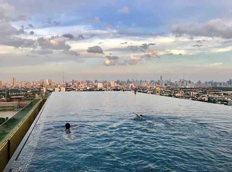 Bangkok Sky Swimming Pool 曼谷新地标，天空无边泳池，270度无边夜景