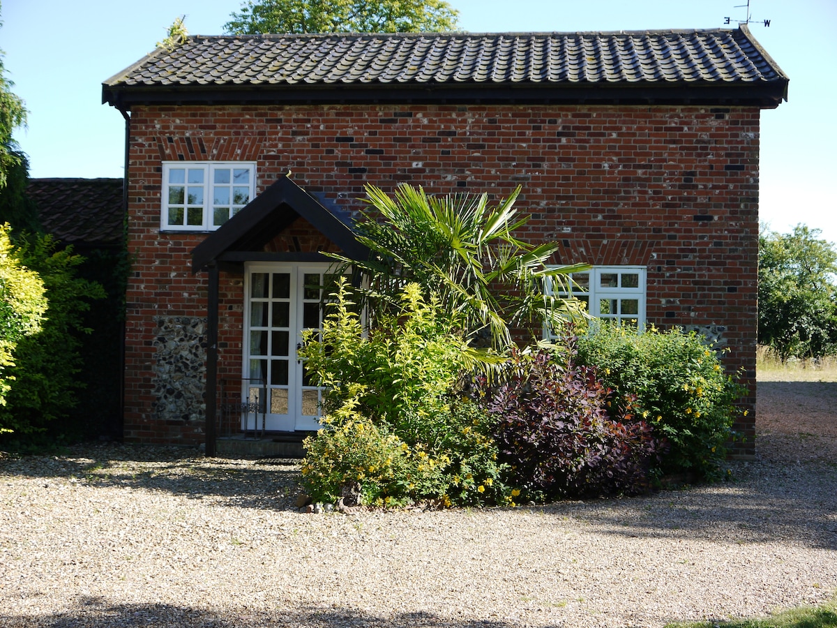 Lodge Farm的玫瑰乡村小屋