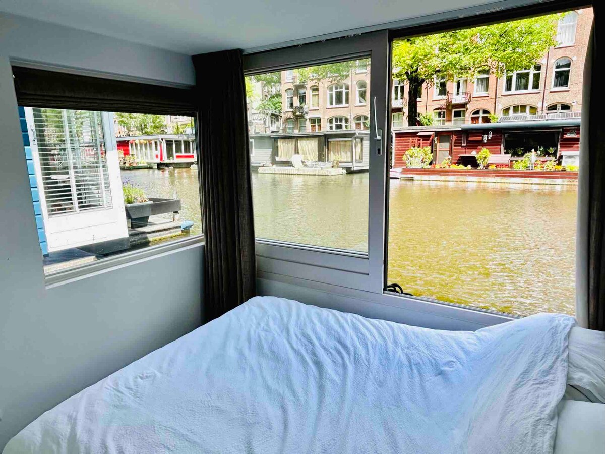 Luxurious, light & cosy boat in central Amsterdam