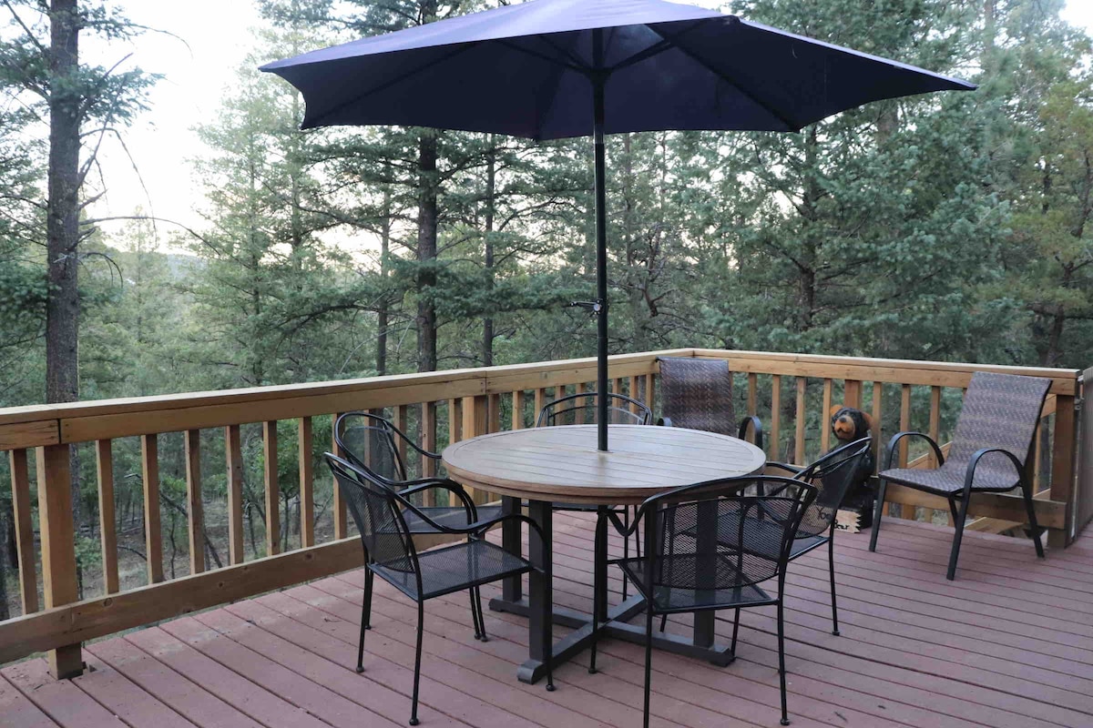 ZIA DEN Cabin, nestled beneath the Ruidoso Pines