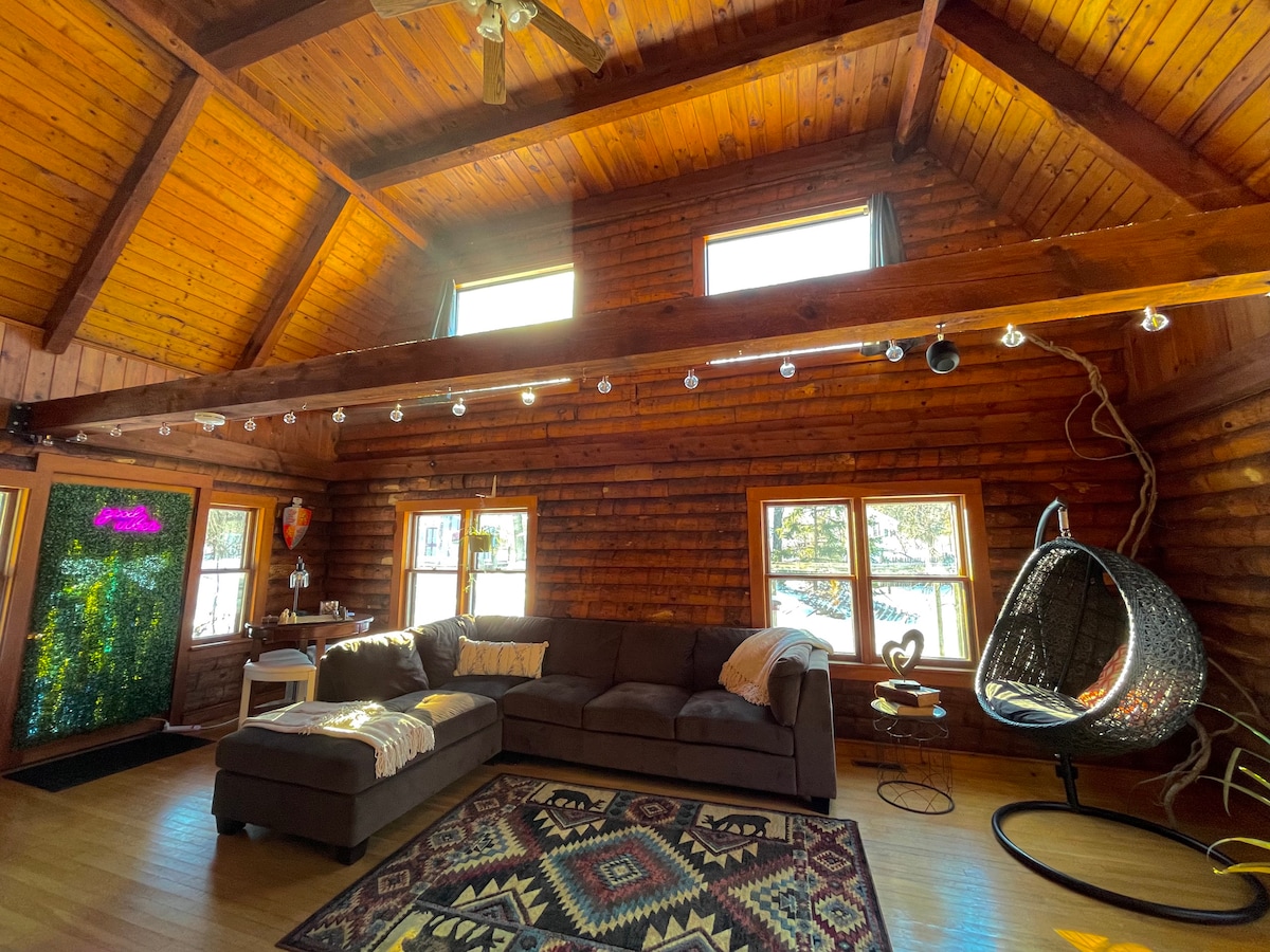 ★Cozy Log Cabin Getaway-3br/2bth (Exit 19 off 93)★