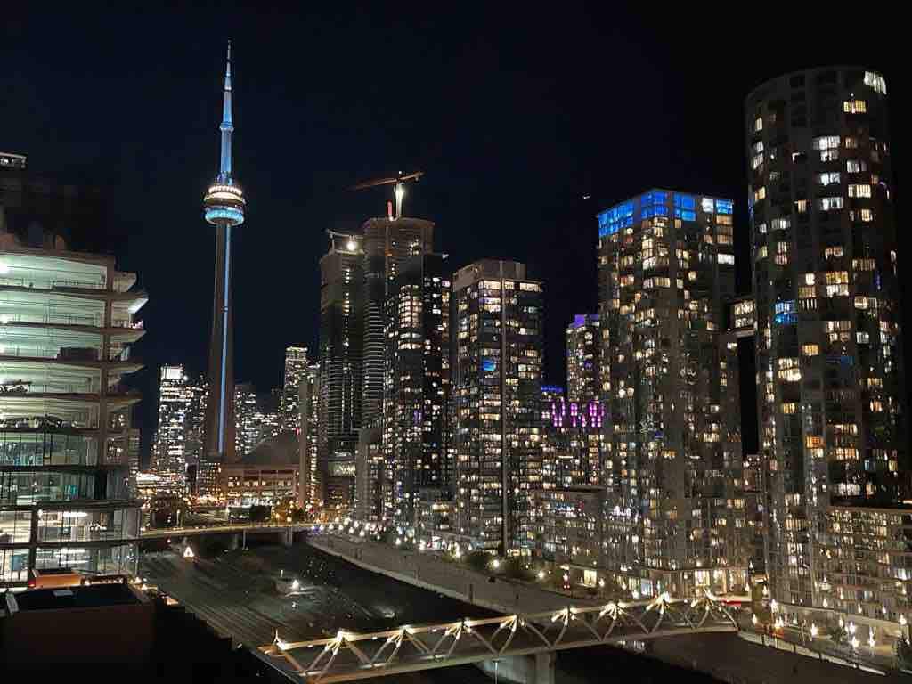Downtown Toronto Penthouse (CN Tower View)