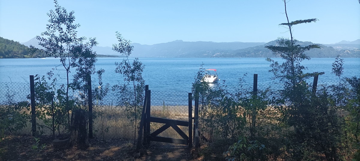 Cabaña en Lican Ray al Borde del Lago