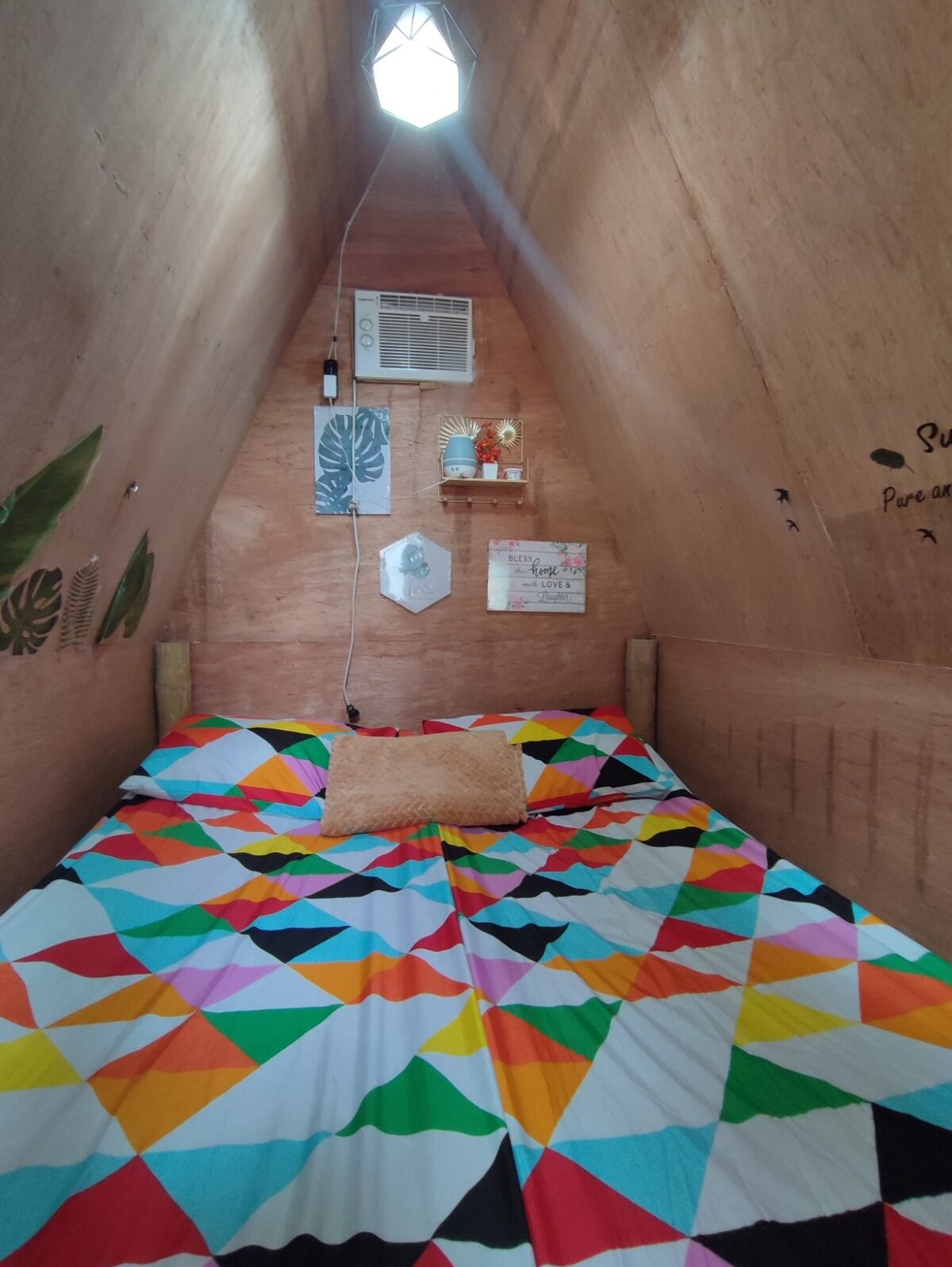 Tipi Joint hut glamping in Zambales