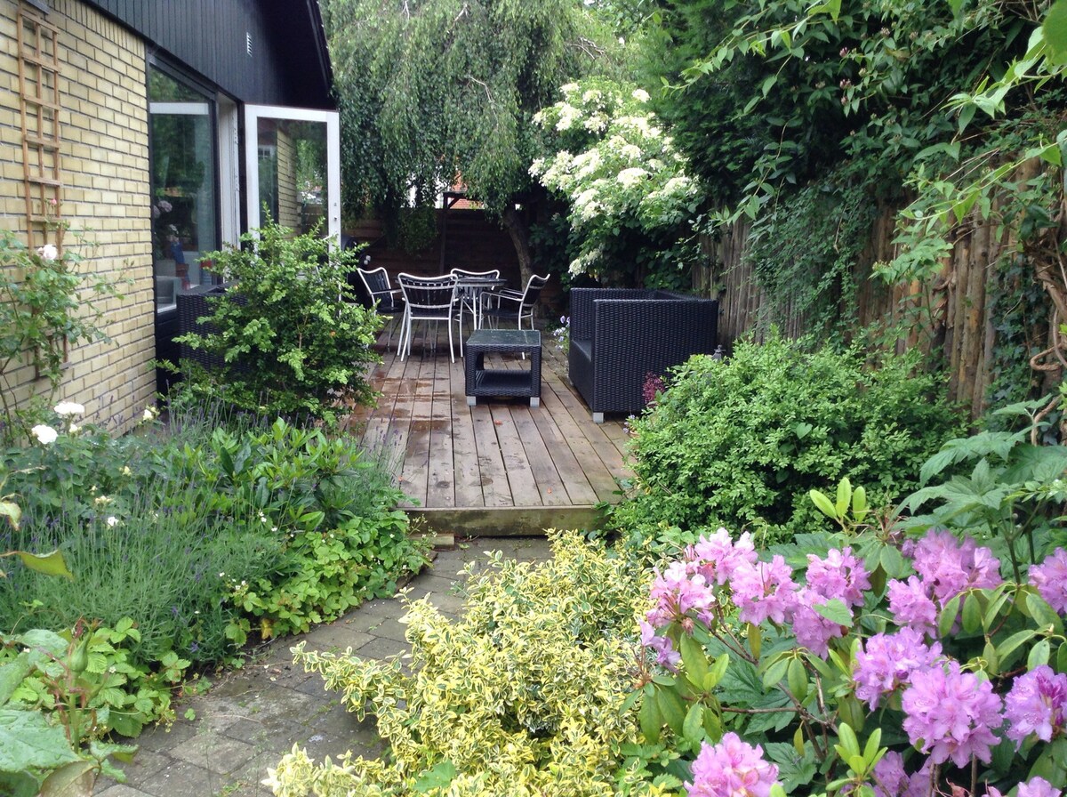 哥本哈根舒适的房子和花园