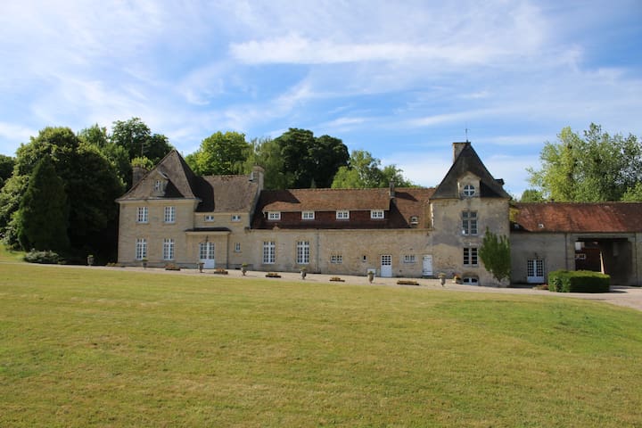 Villedieu-lès-Bailleul的民宿