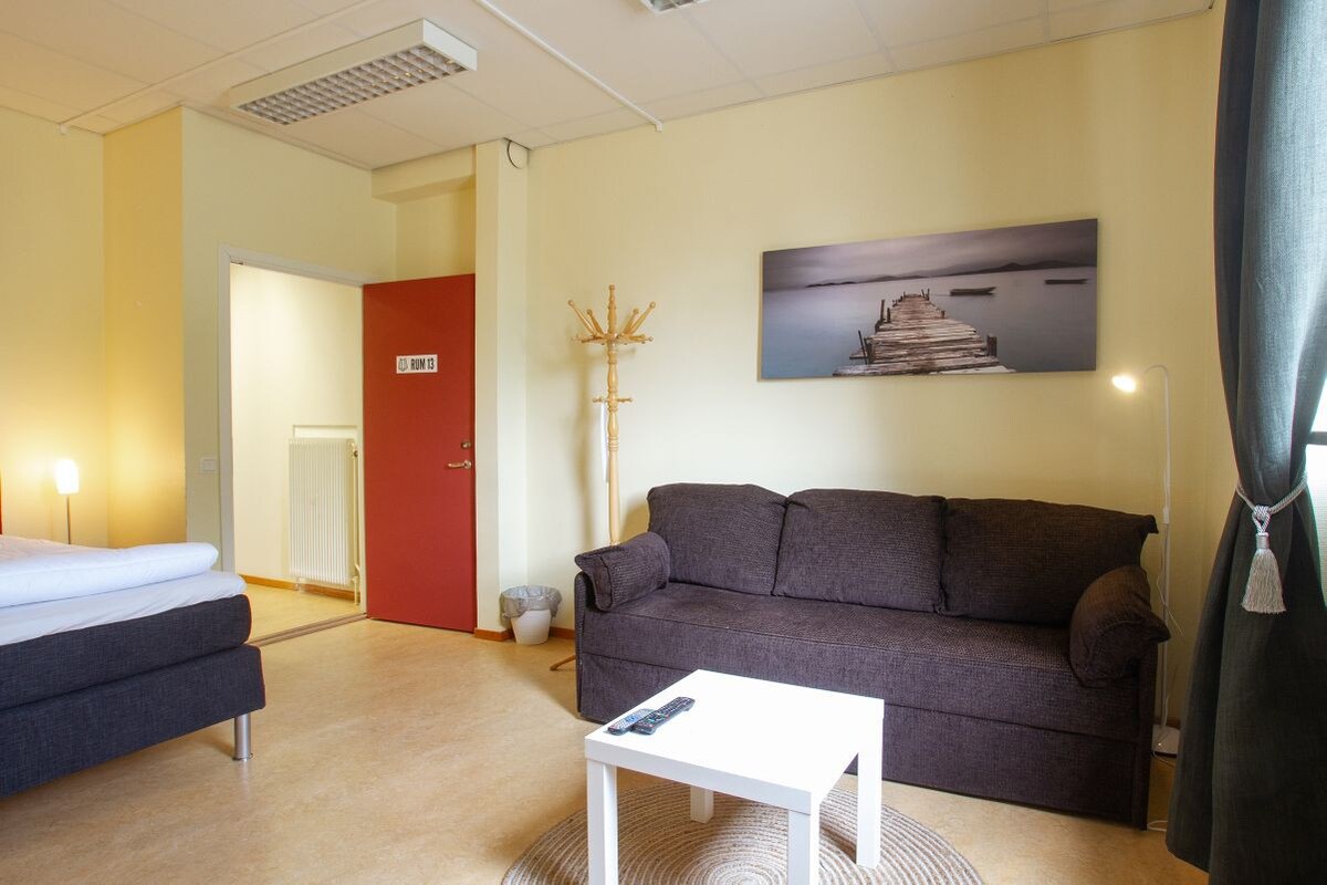 Dalasjö旅舍的4人家庭房