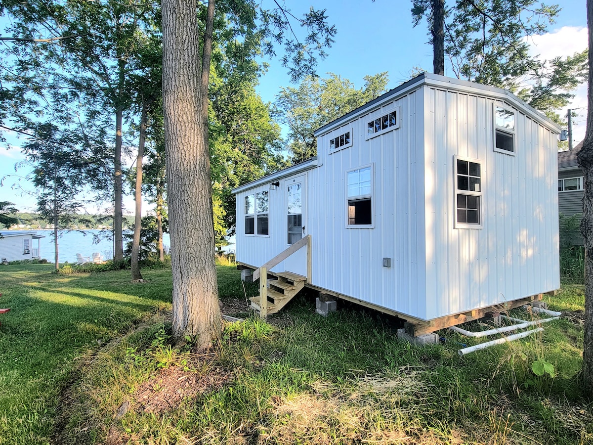 Arch Merrill Lakeside Cabin