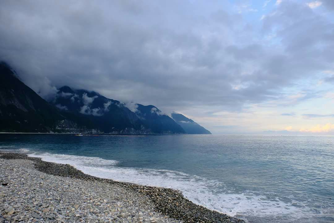 海景四人套房,獨立筒,標準及加大床雙人床，分離式冷暖氣機,專屬露台