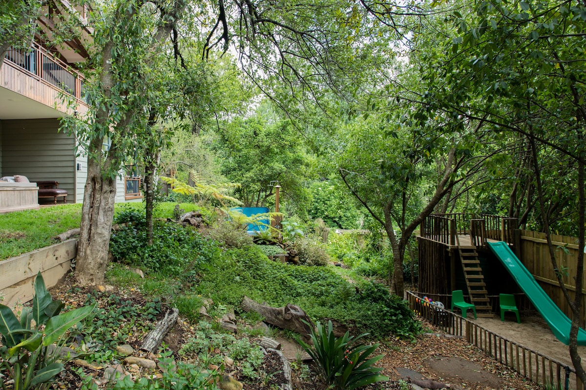 The Tree House Is an Idyllic Family Getaway Nestled in the Valley Behind Table Mountain.