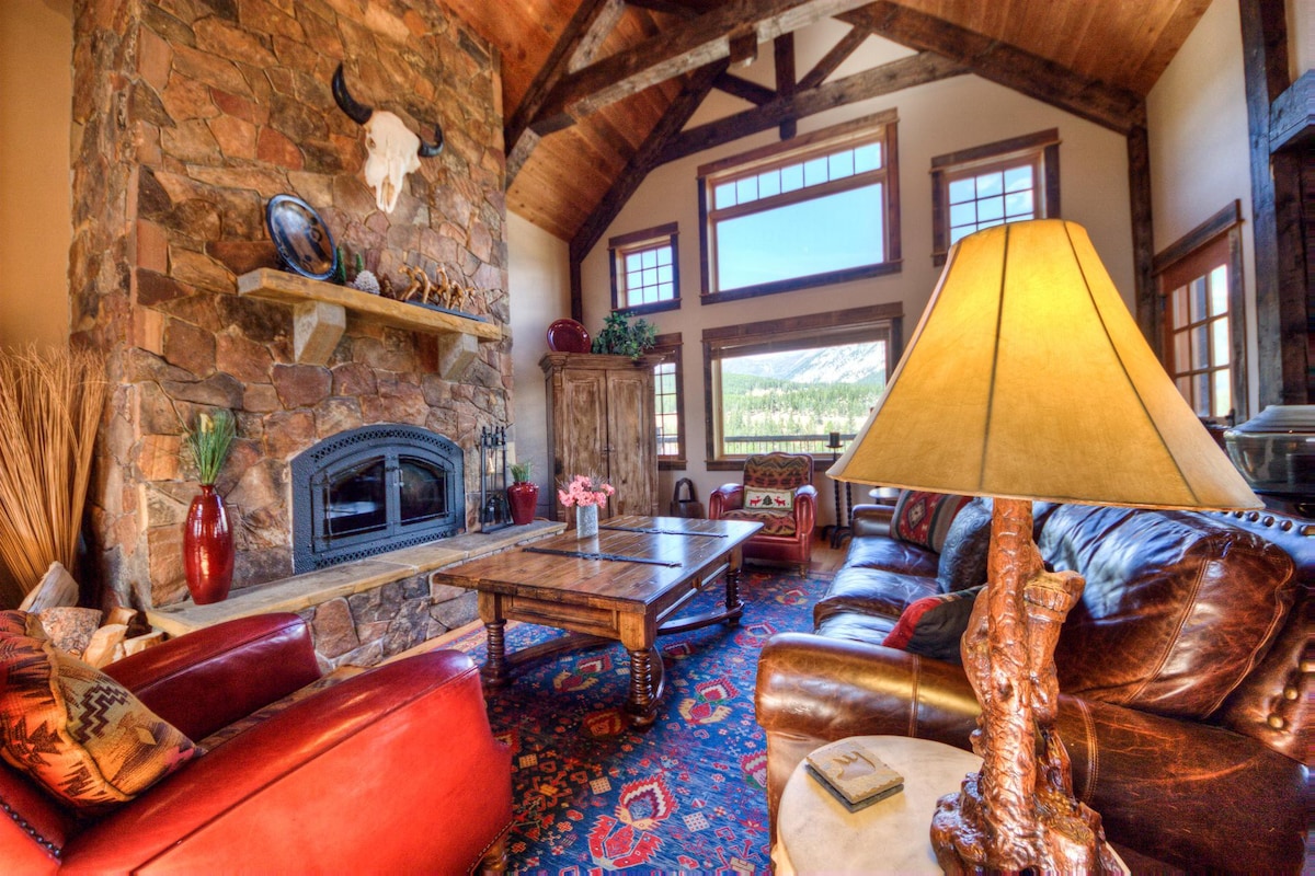 Antler Ridge Lodge