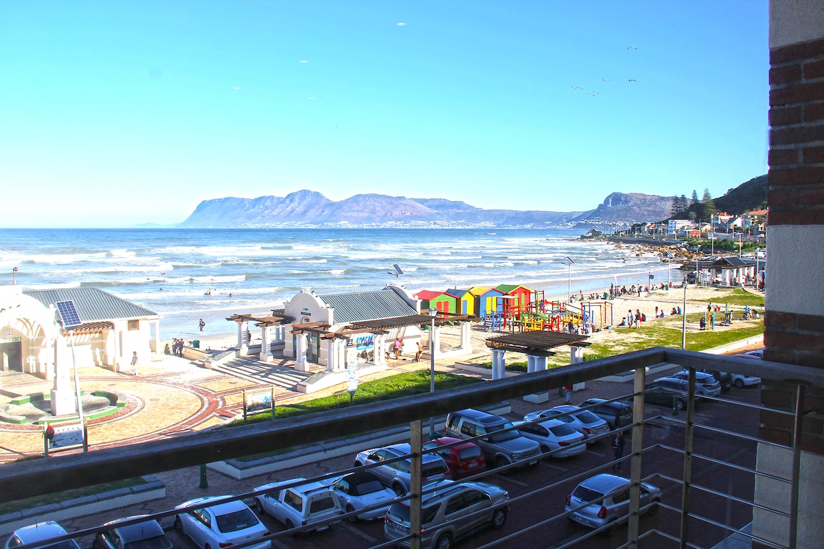 Cosy Seaview Beach Apartment - Surfer's dream!