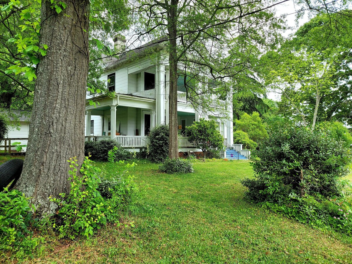 Spacious, charming Unit at Historic Building.