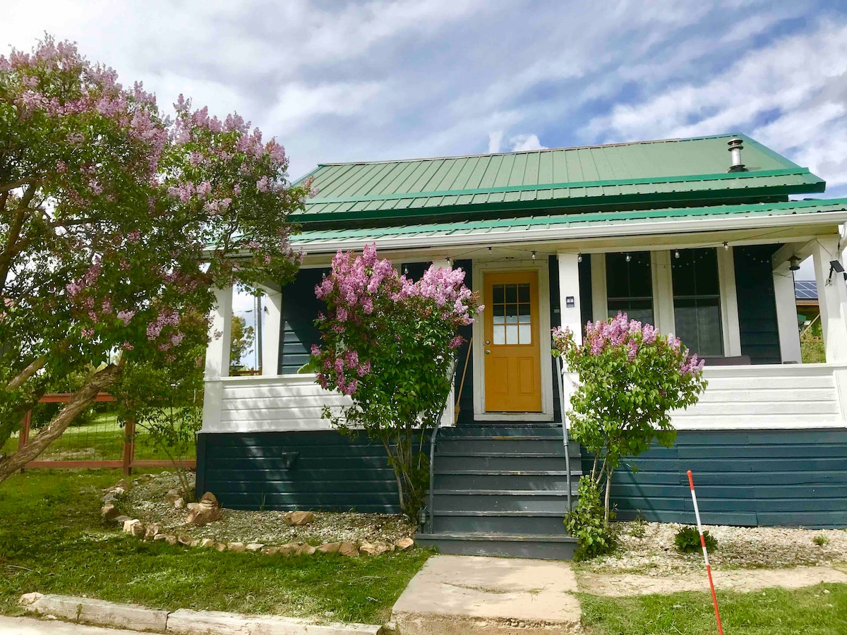 Downtown Hilltop Bungalow