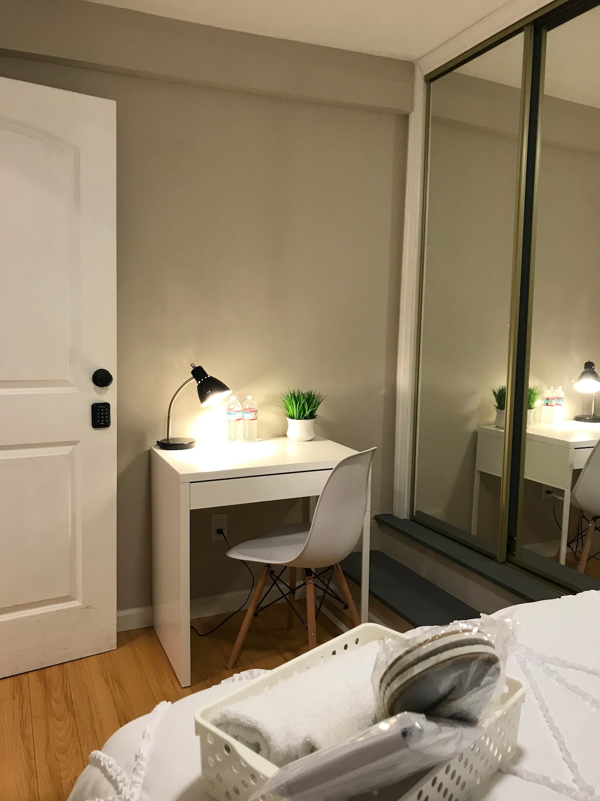 1GA-Private Room (share bath) at Marina/Cow Hollow