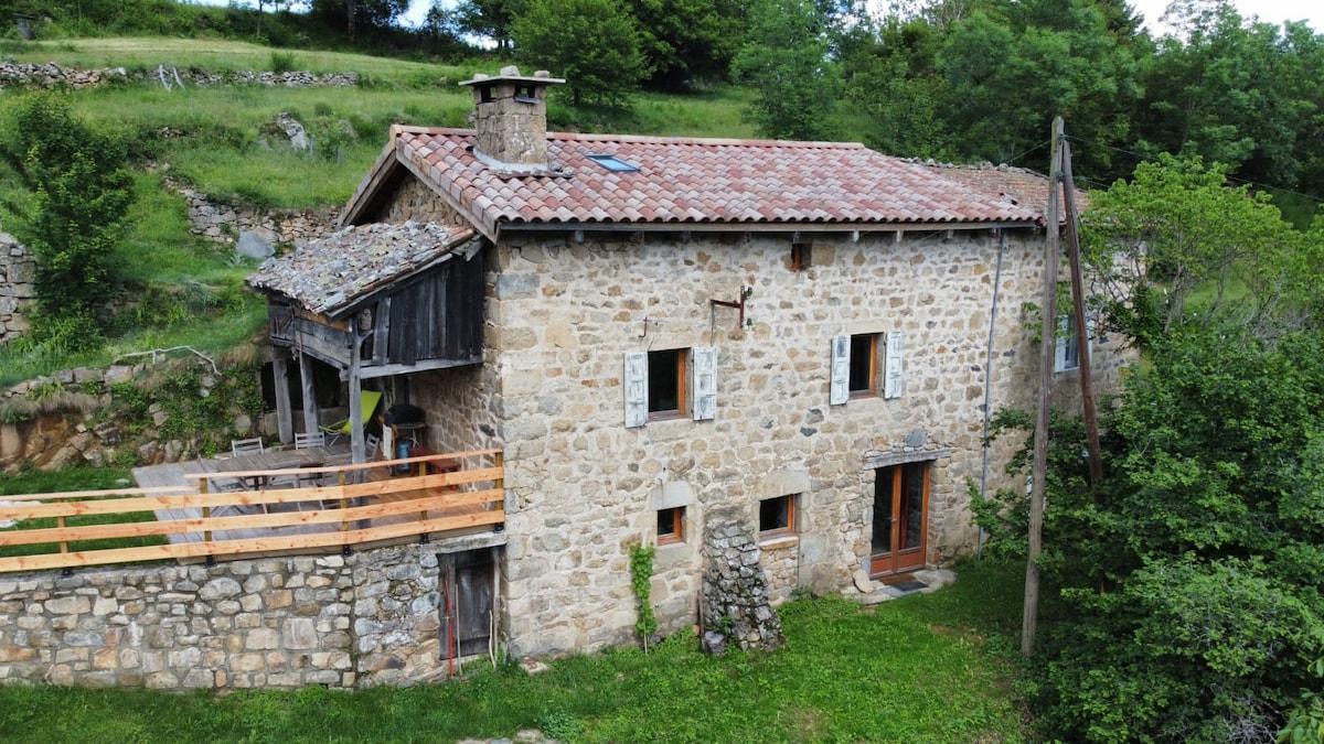 Jolie ferme en pierre rénovée